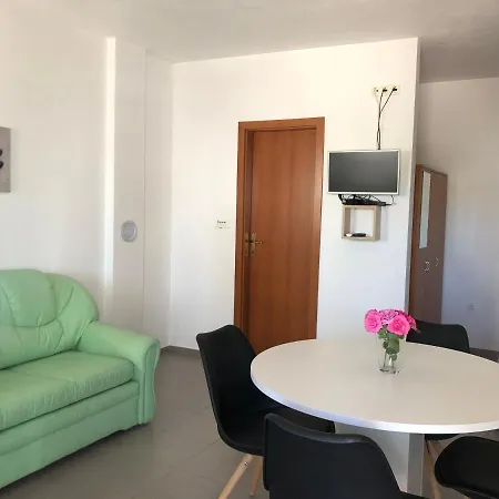 Mira Διαμέρισμα Τρογκίρ